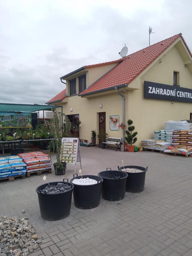Garden Apartments Znojmo Luaran gambar