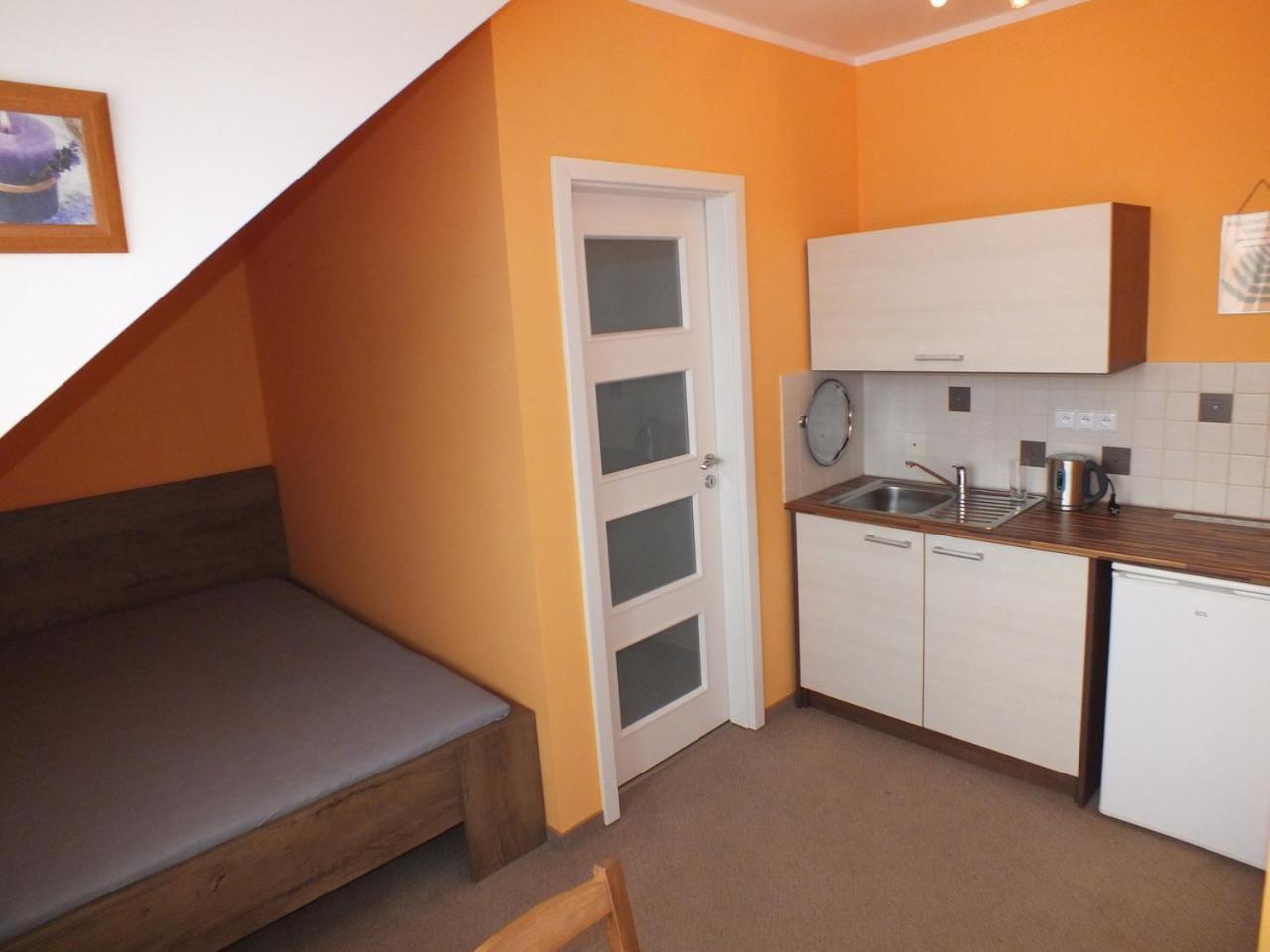 Garden Apartments Znojmo Luaran gambar