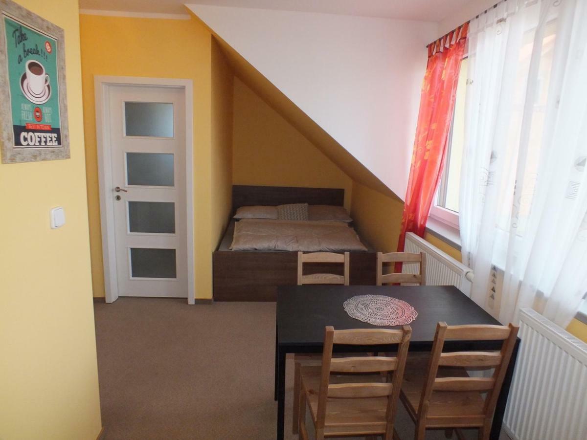 Garden Apartments Znojmo Luaran gambar