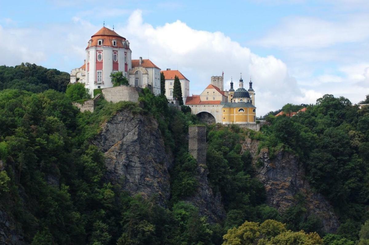 Garden Apartments Znojmo Luaran gambar